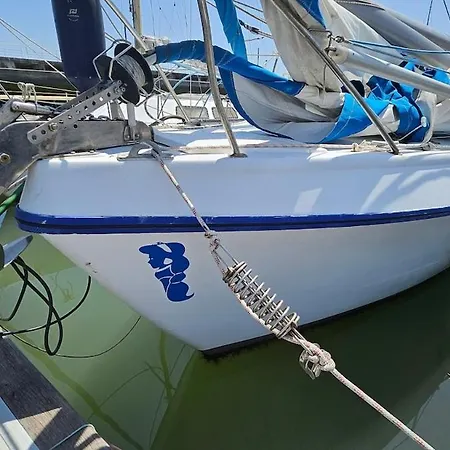 Romantic Boat Expo ספינת מלון ליסבון