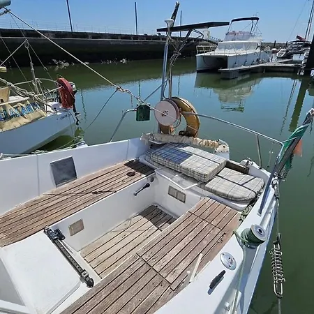 Romantic Boat Expo Πλωτό κατάλυμα *